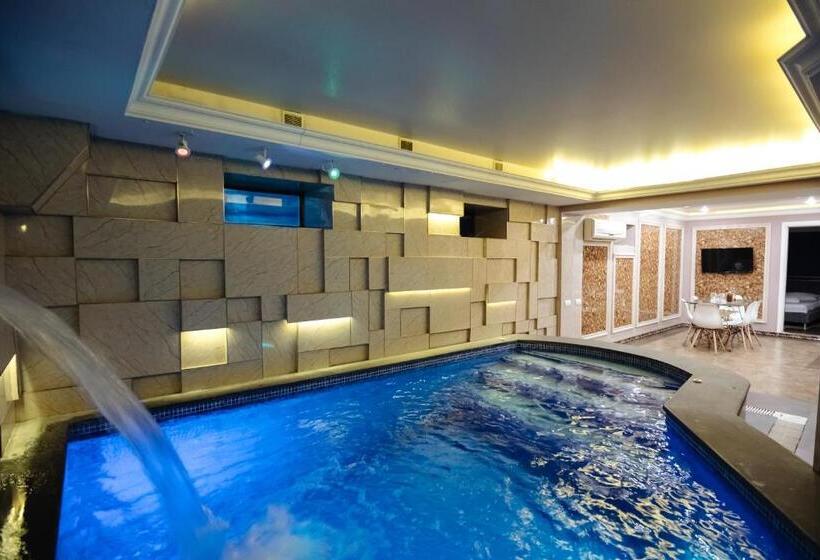 프리미엄 4인룸, Golden Seconds