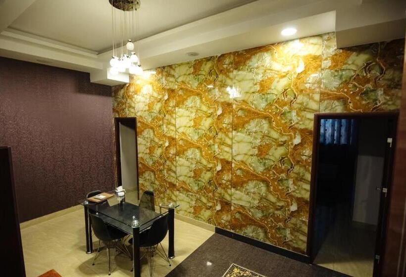 4인용 스탠다드 룸, Golden Seconds