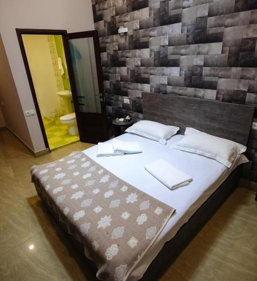 4인용 스탠다드 룸, Golden Seconds