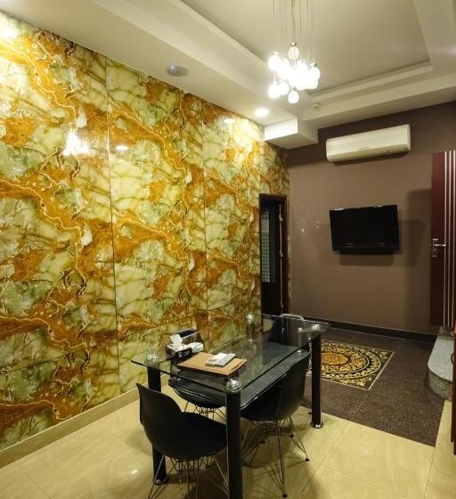 4인용 스탠다드 룸, Golden Seconds