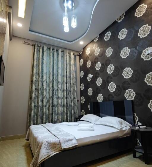 4인용 스탠다드 룸, Golden Seconds