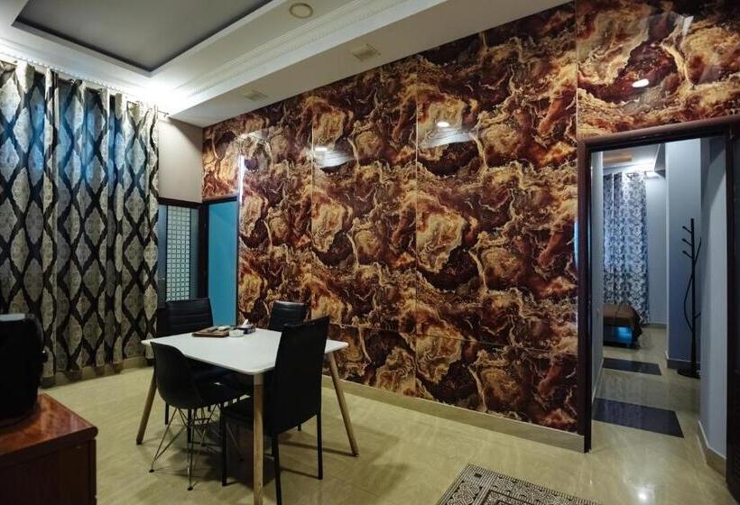 4인용 스탠다드 룸, Golden Seconds