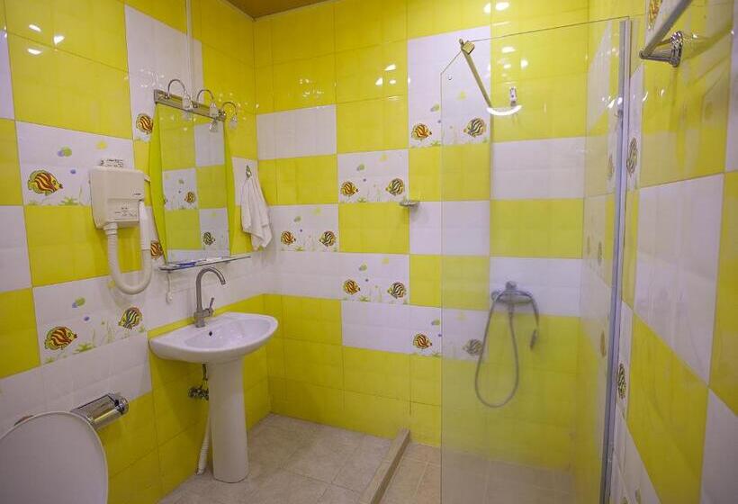 4인용 스탠다드 룸, Golden Seconds