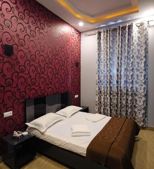 4인용 스탠다드 룸, Golden Seconds