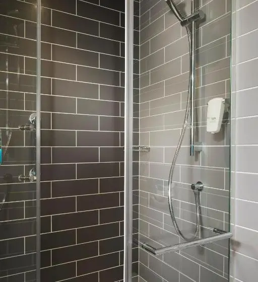身障者適用スタンダードルーム, Holiday Inn Express   Wigan, An Ihg
