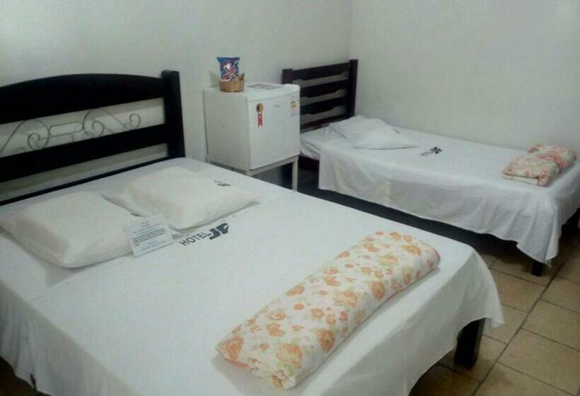 חדר אקונומי לשלושה, Jf