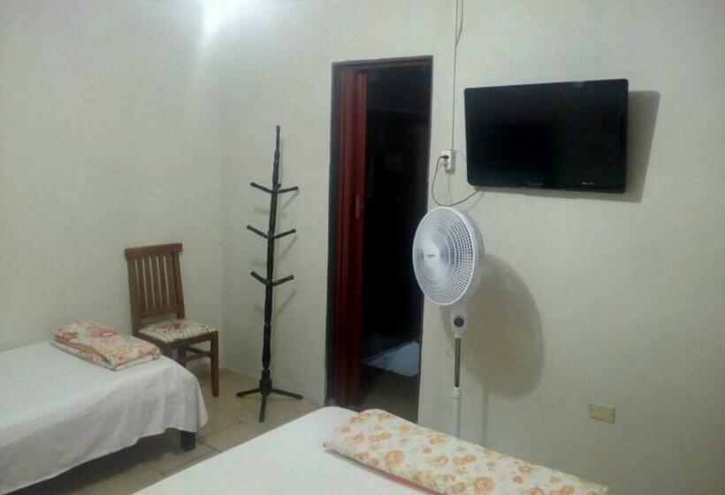 חדר אקונומי לשלושה, Jf