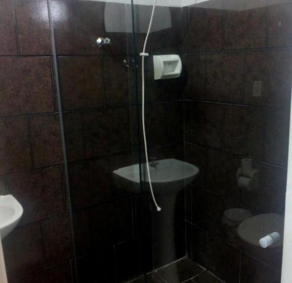 חדר אקונומי לארבעה, Jf