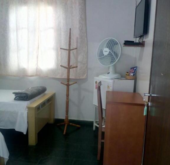 חדר אקונומי לארבעה, Jf