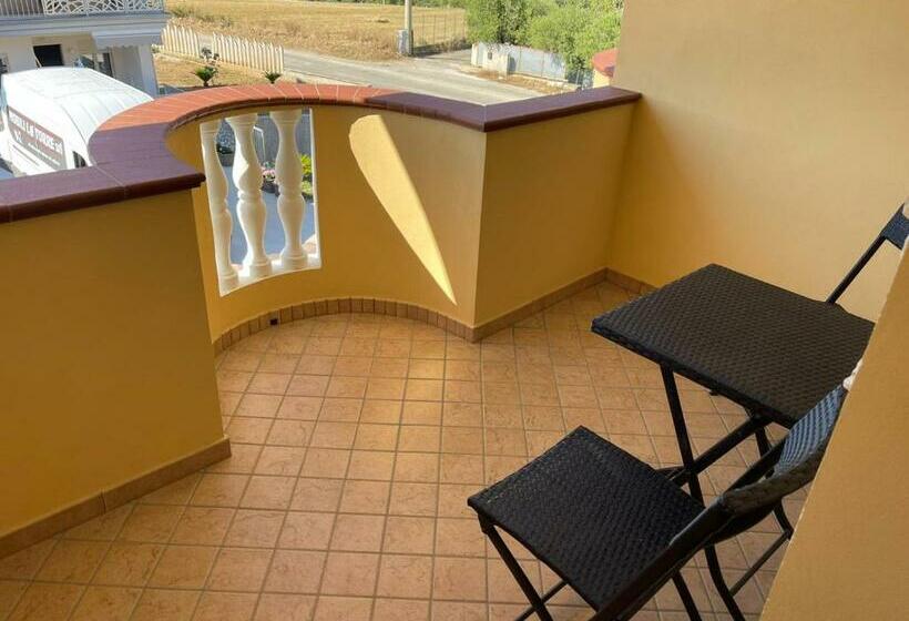 חדר סטנדרט לארבעה, La Campagnola