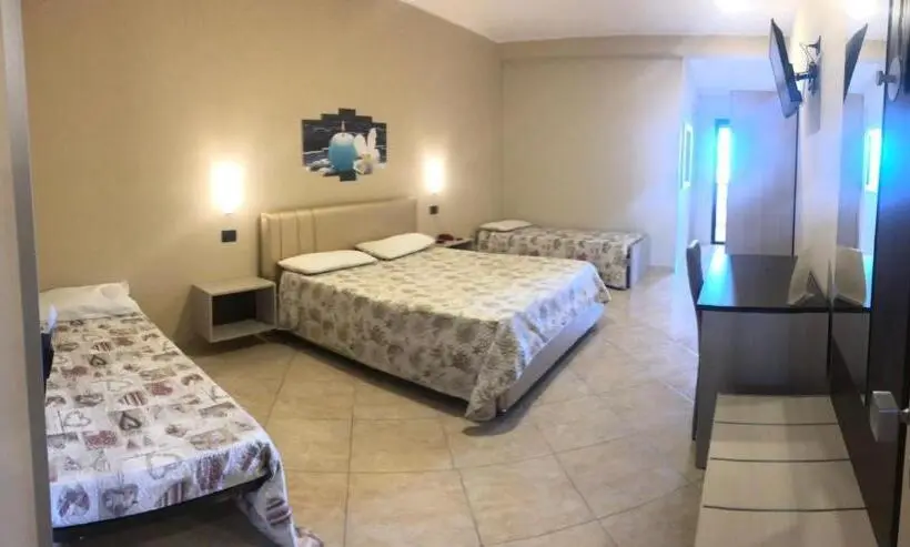 اتاق استاندارد چهار تخته, La Campagnola