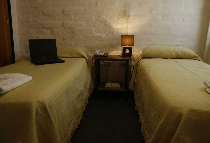 スタンダードルーム, La Fundacion