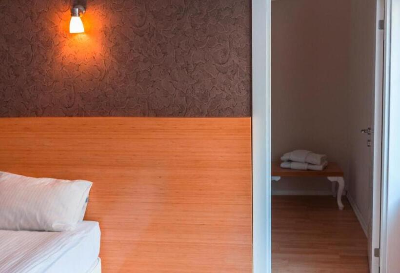 سوییت خانوادگی, Peracity