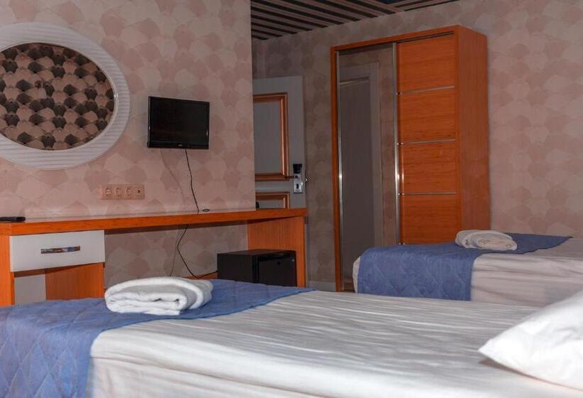 اتاق خانوادگی, Peracity