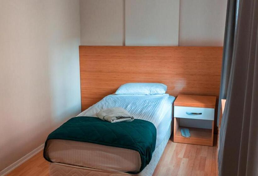 اتاق خانوادگی, Peracity