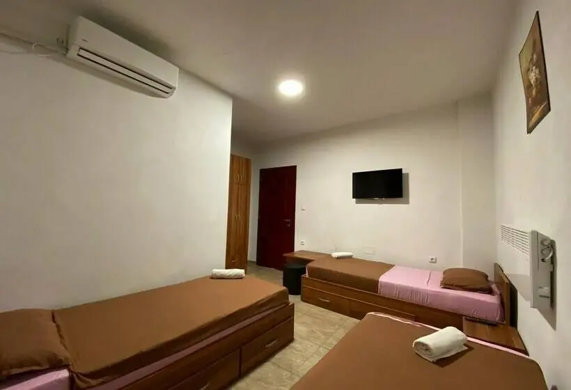 اتاق استاندارد سه نفره, Motel Atika