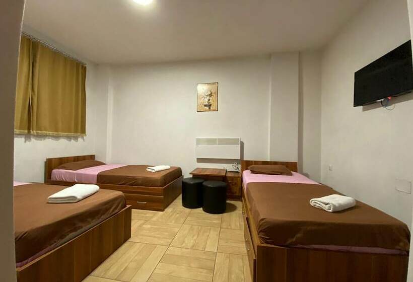 اتاق استاندارد سه نفره, Motel Atika