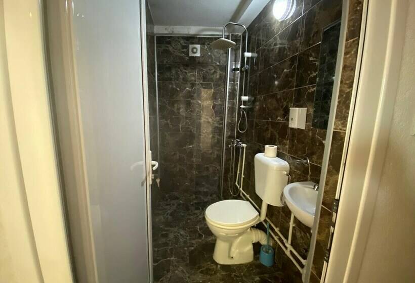 اتاق استاندارد سه نفره, Motel Atika