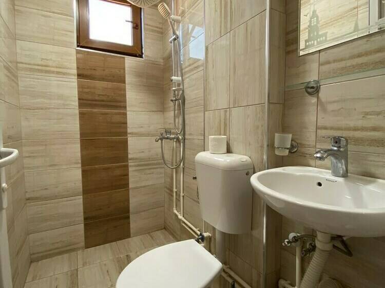 اتاق استاندارد سه نفره, Motel Atika