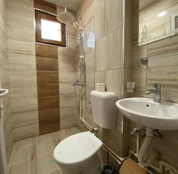اتاق استاندارد سه نفره, Motel Atika