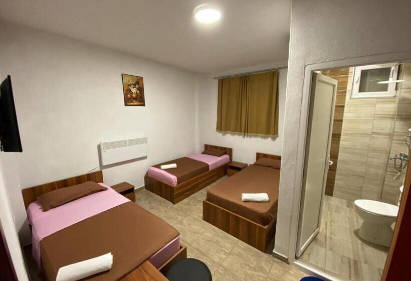 اتاق استاندارد سه نفره, Motel Atika