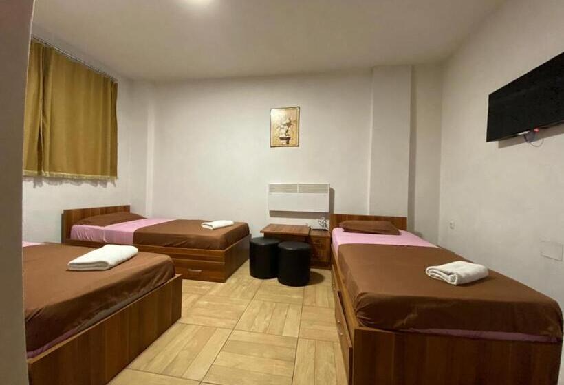 اتاق استاندارد سه نفره, Motel Atika