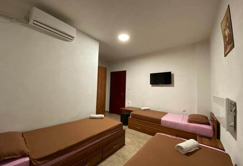 اتاق استاندارد سه نفره, Motel Atika