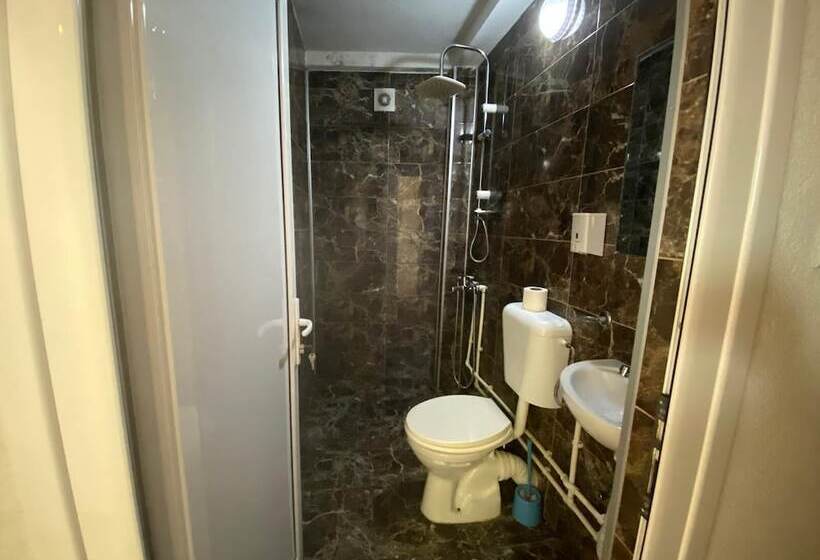 اتاق استاندارد سه نفره, Motel Atika