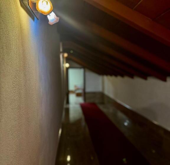 سوییت خانوادگی, Motel Atika