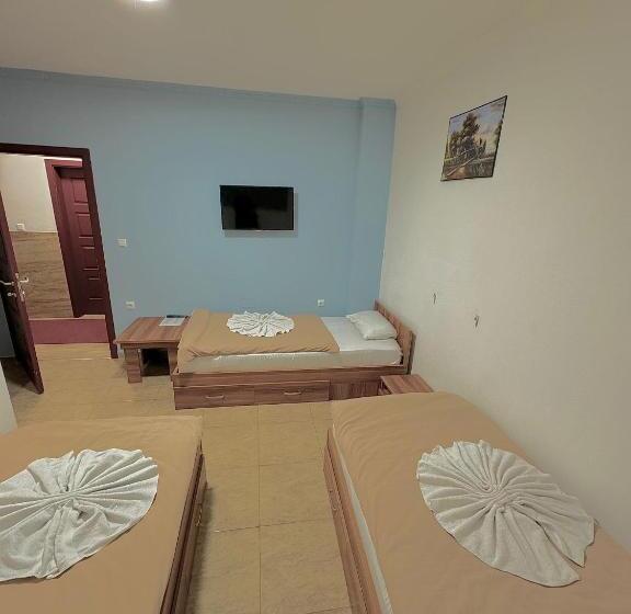 اتاق استاندارد سه نفره, Motel Atika