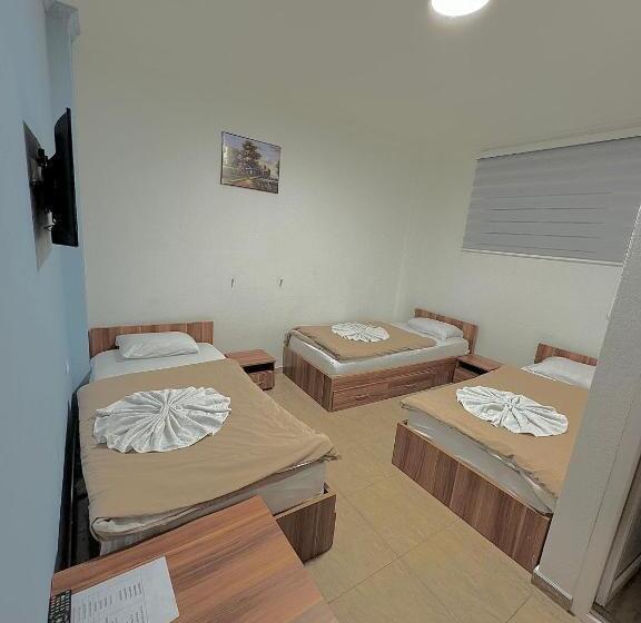 اتاق استاندارد سه نفره, Motel Atika