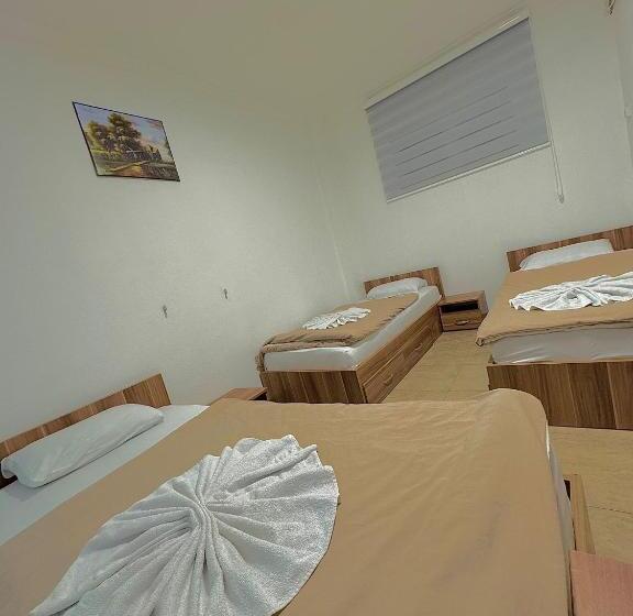 اتاق استاندارد سه نفره, Motel Atika