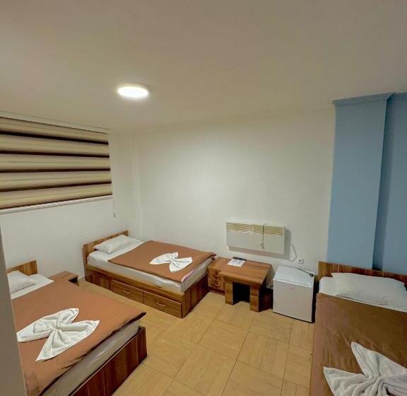 اتاق استاندارد سه نفره, Motel Atika