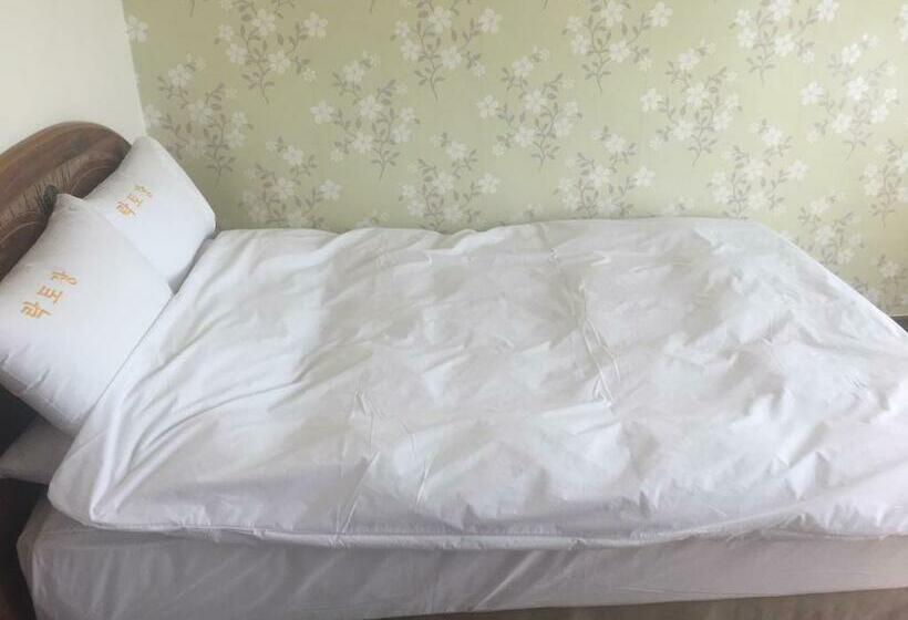 חדר סטנדרט, Bandal Book & Stay