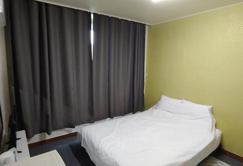 חדר סטנדרט, Bandal Book & Stay