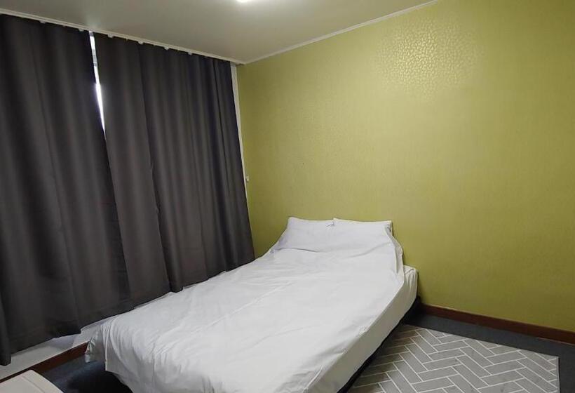 חדר סטנדרט, Bandal Book & Stay