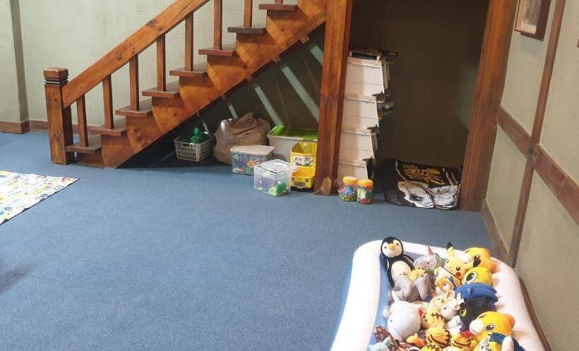 חדר משפחתי דלוקס, Bandal Book & Stay