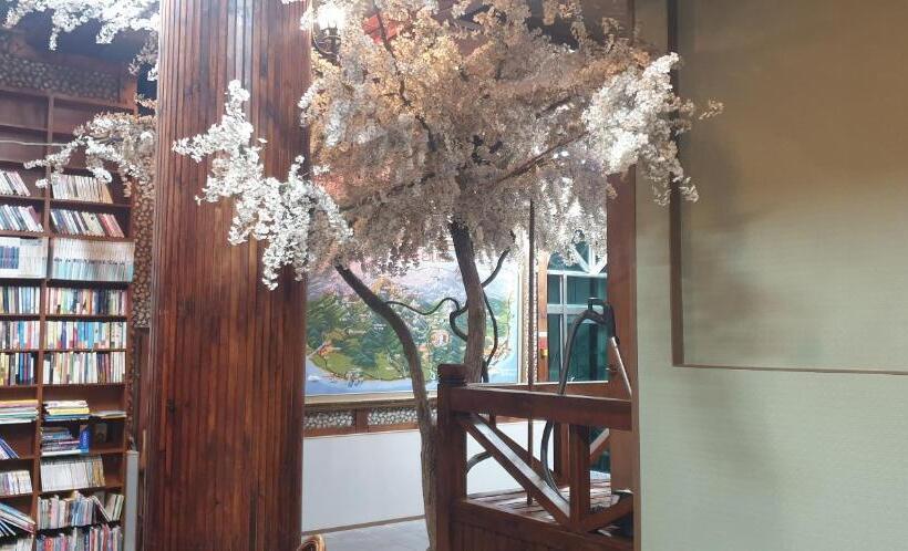 חדר משפחתי דלוקס, Bandal Book & Stay