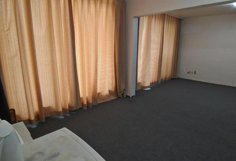 חדר משפחתי דלוקס, Bandal Book & Stay