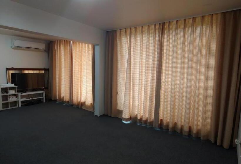 חדר משפחתי דלוקס, Bandal Book & Stay