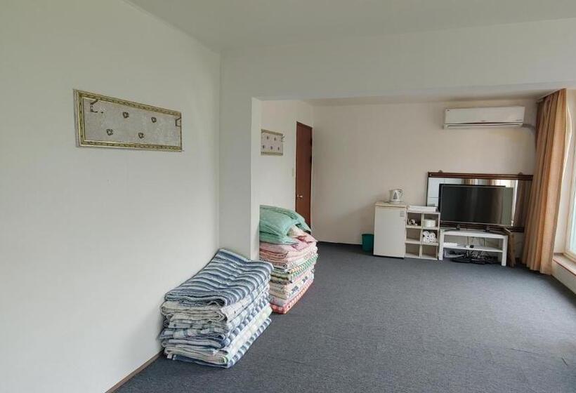 חדר משפחתי דלוקס, Bandal Book & Stay