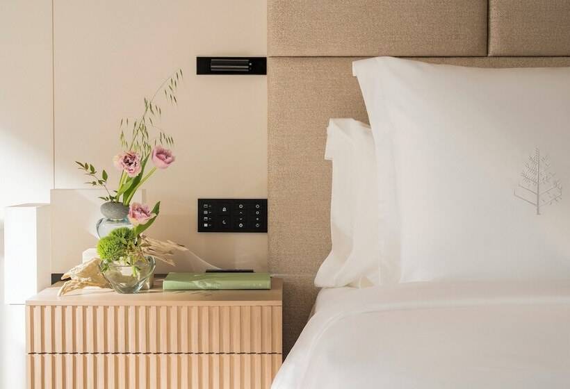 Номер Deluxe, Four Seasons Hotel Osaka