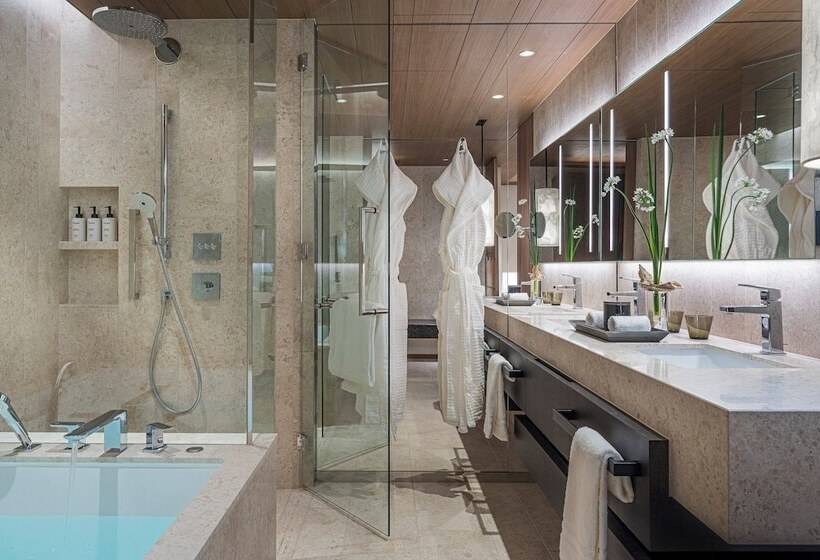 חדר דלוקס, Four Seasons Hotel Osaka