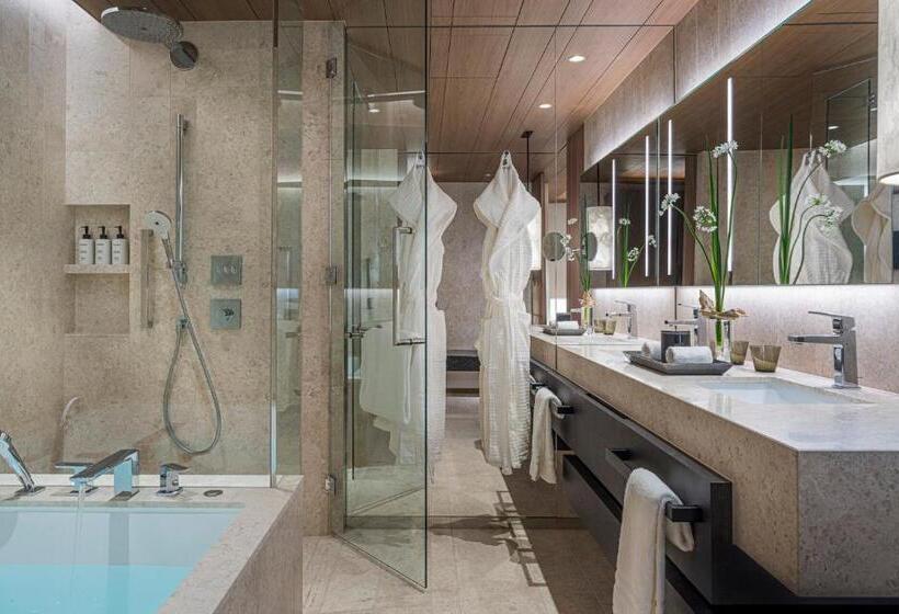 Номер Superior, Four Seasons Hotel Osaka