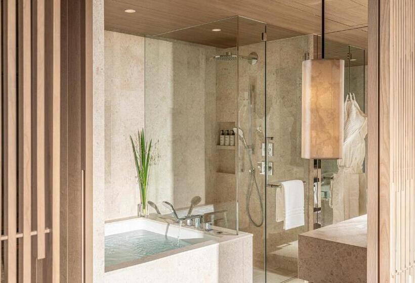 Номер Deluxe Кровать Кинг, Four Seasons Hotel Osaka