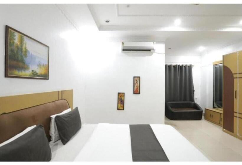 Номер Deluxe Кровать Кинг, Day S Inn Luxury Stay Near Care Hospital In Budget Friendly Price Best Seller