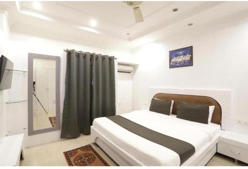 Номер Deluxe Кровать Кинг, Day S Inn Luxury Stay Near Care Hospital In Budget Friendly Price Best Seller