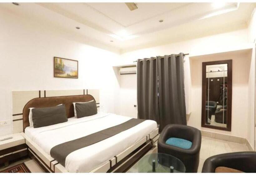 Pokój Deluxe Łóżko King Size, Day S Inn Luxury Stay Near Care Hospital In Budget Friendly Price Best Seller