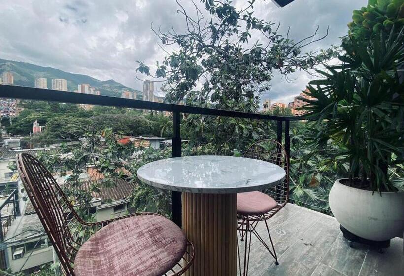 اتاق استاندارد با بالکن, Glow Medellín