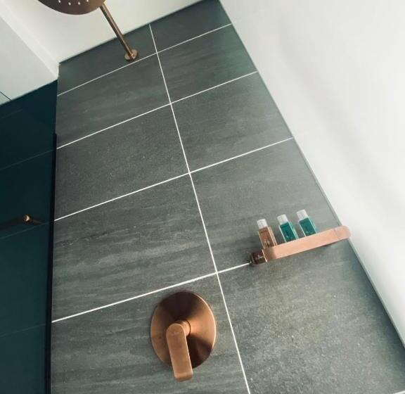 Номер Стандарт Вид на Горы, Glow Medellín